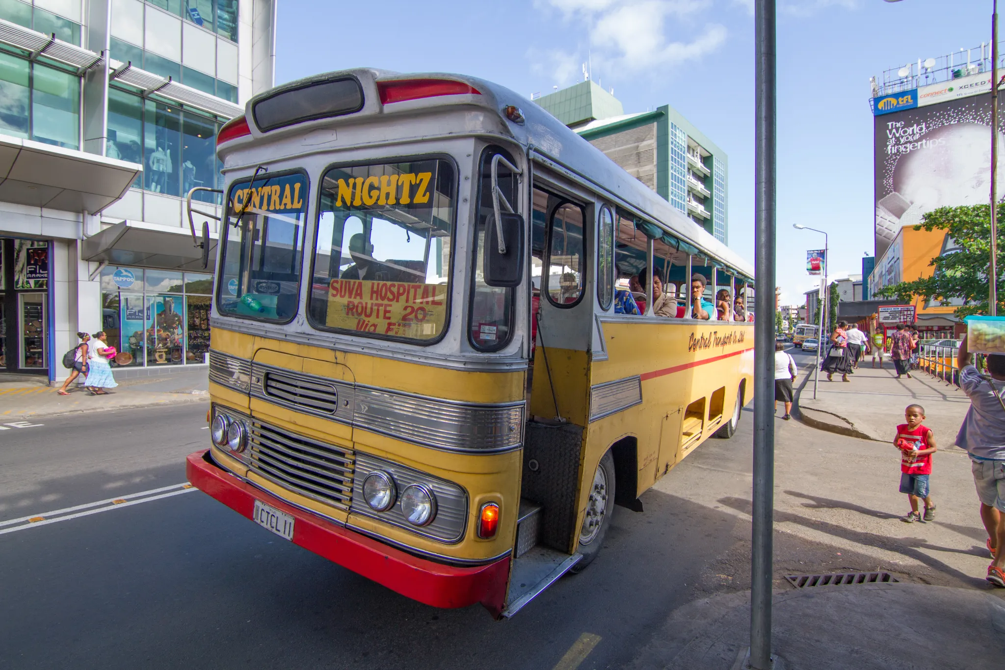 Ruta de autobús 20 en Suva, Fiyi. Crédito de la imagen: Wikipedia